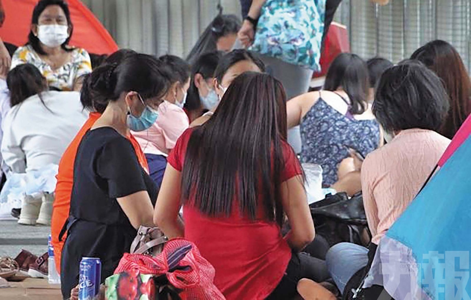 港外傭靠炒名牌袋置業