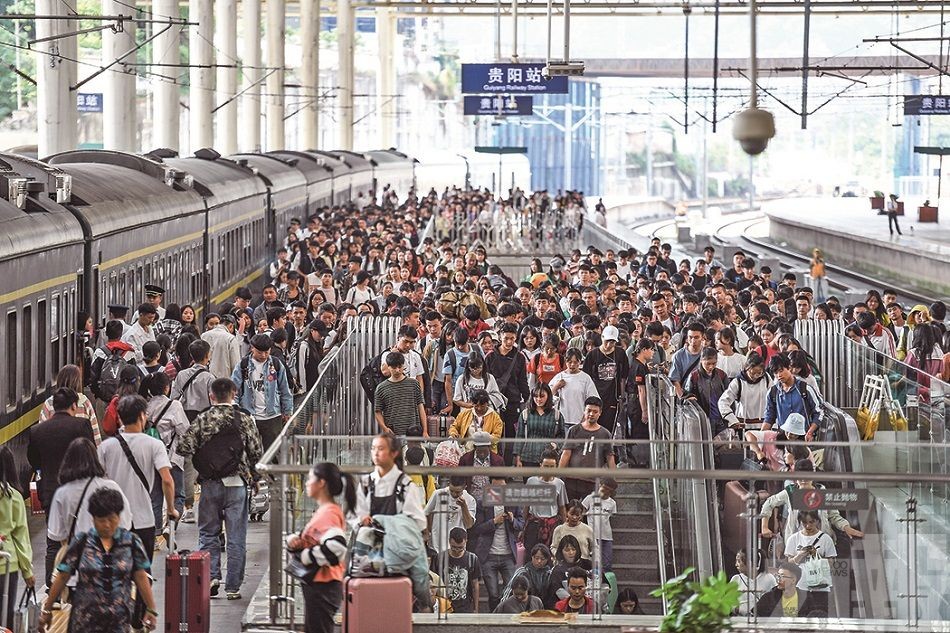 各地迎國慶返程高