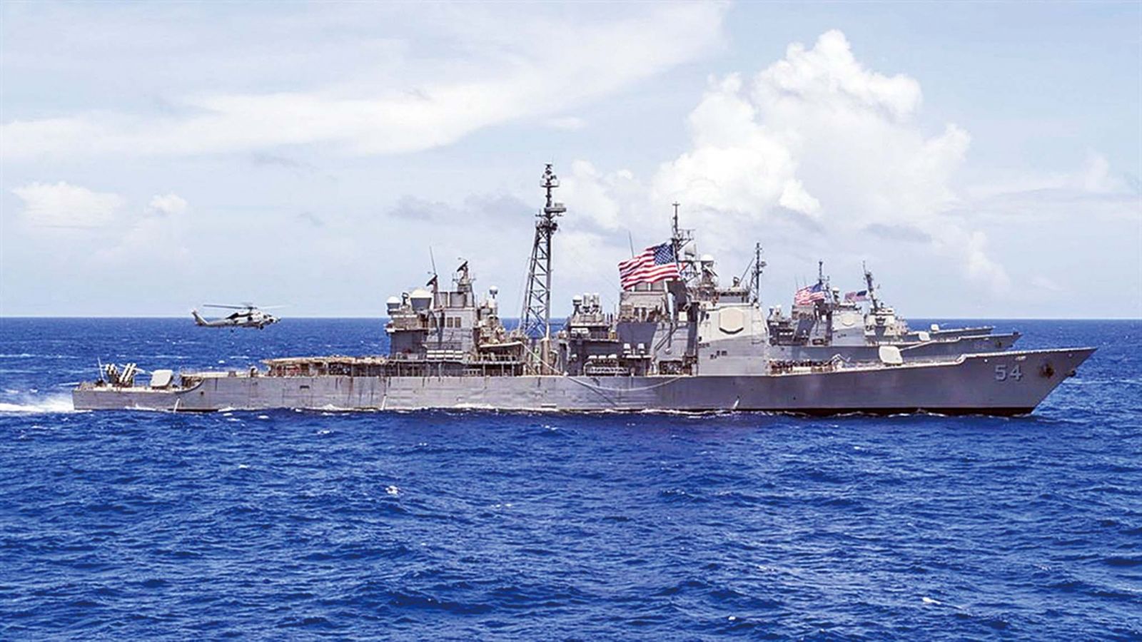美兩軍艦通過台海