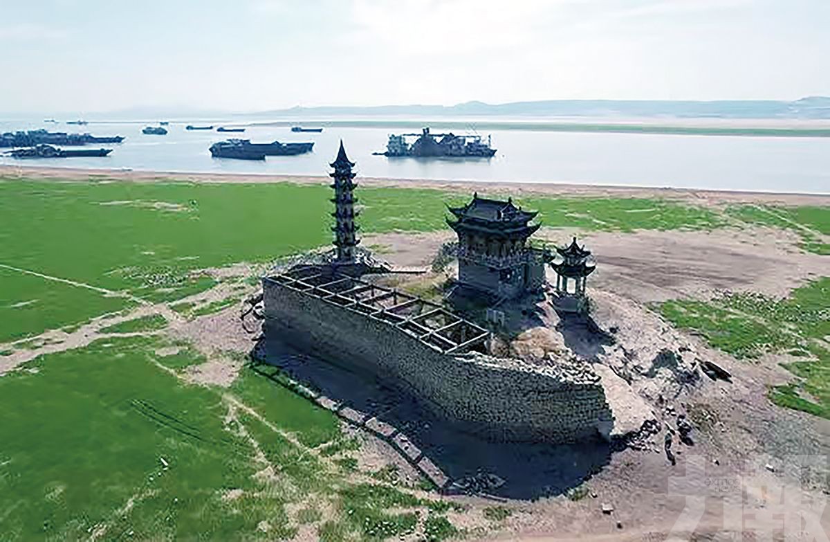 鄱陽湖湖底裸露變草原