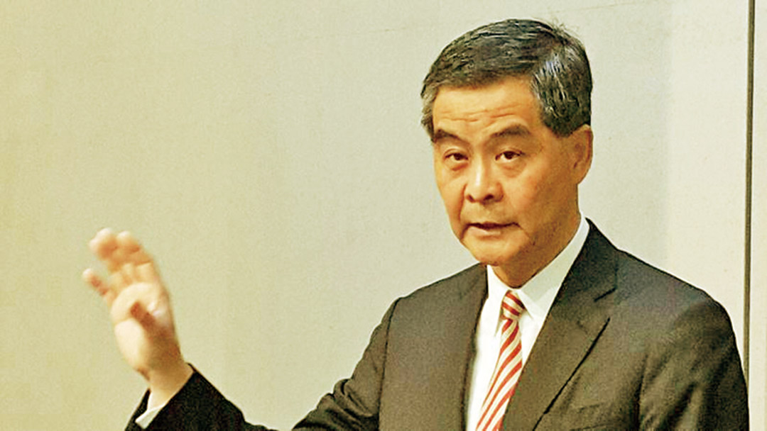 報告指梁太欲自攜行李入閘