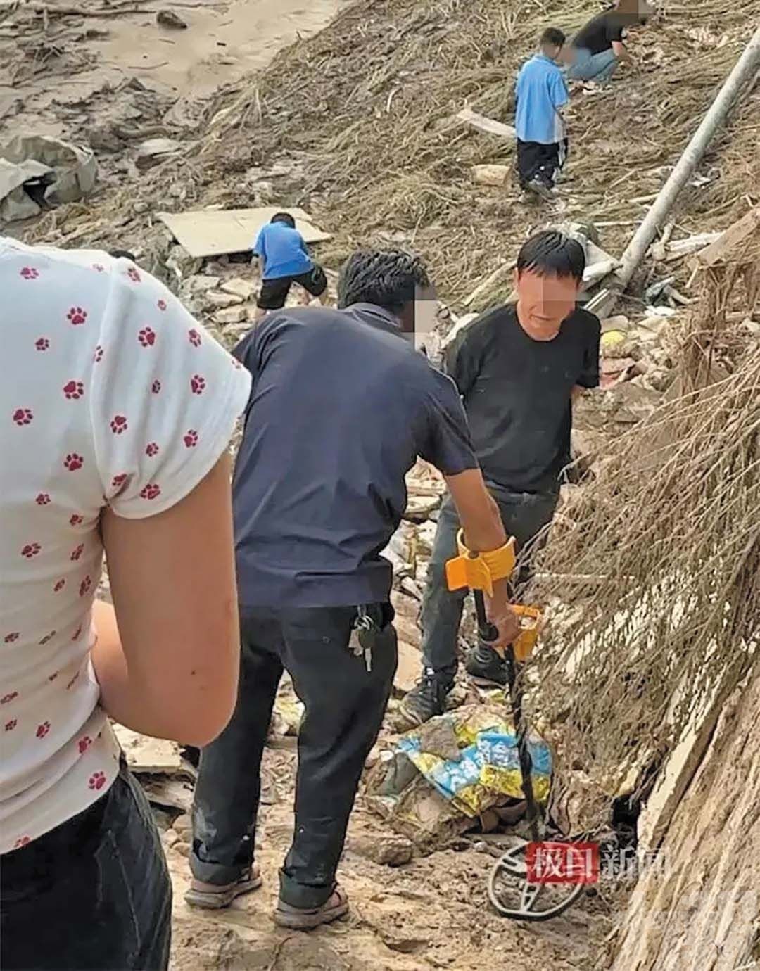 陝西金舖遭沖毀千萬金飾流失