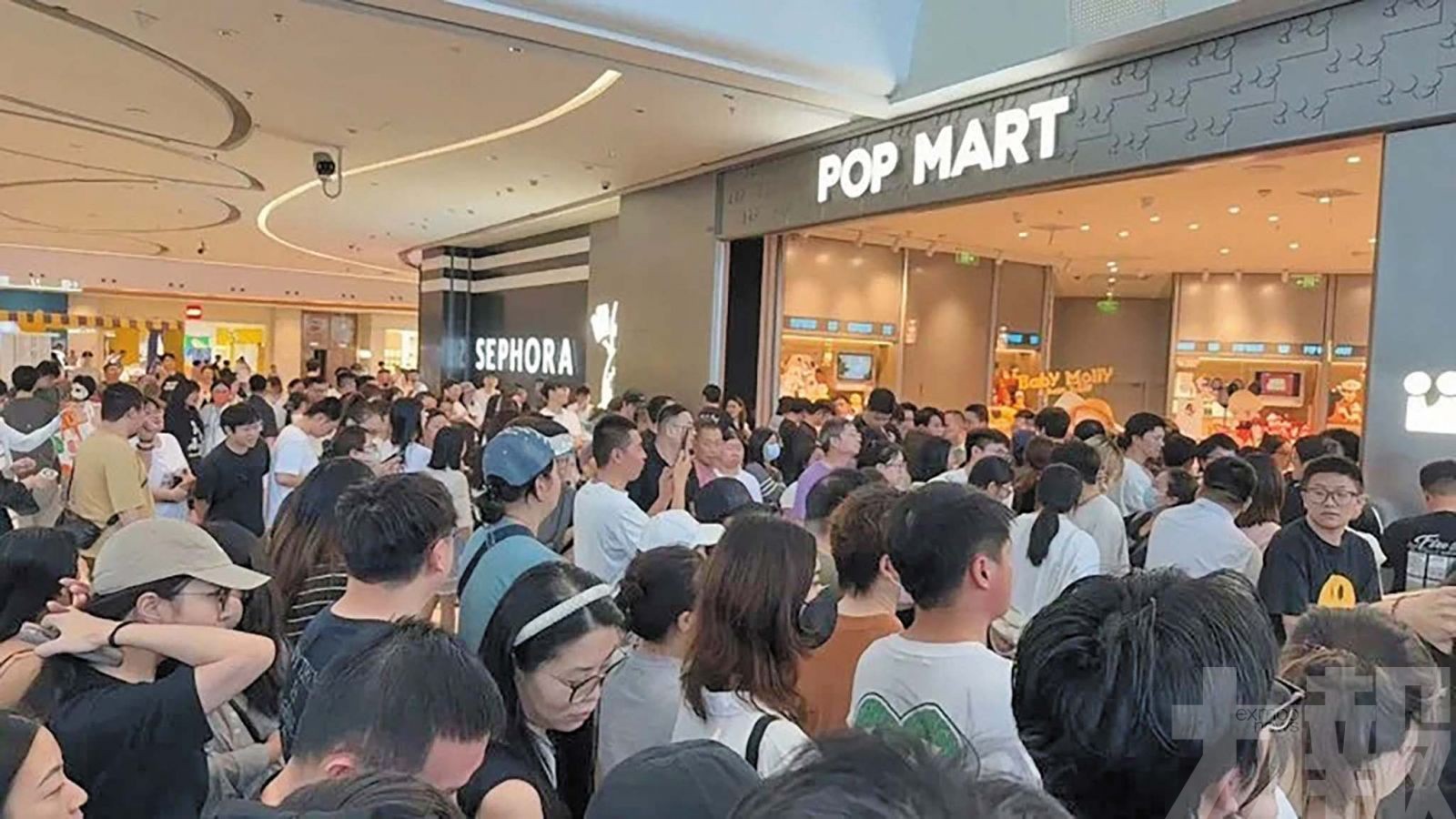 杭州泡泡瑪特新店開業兩小時即關門