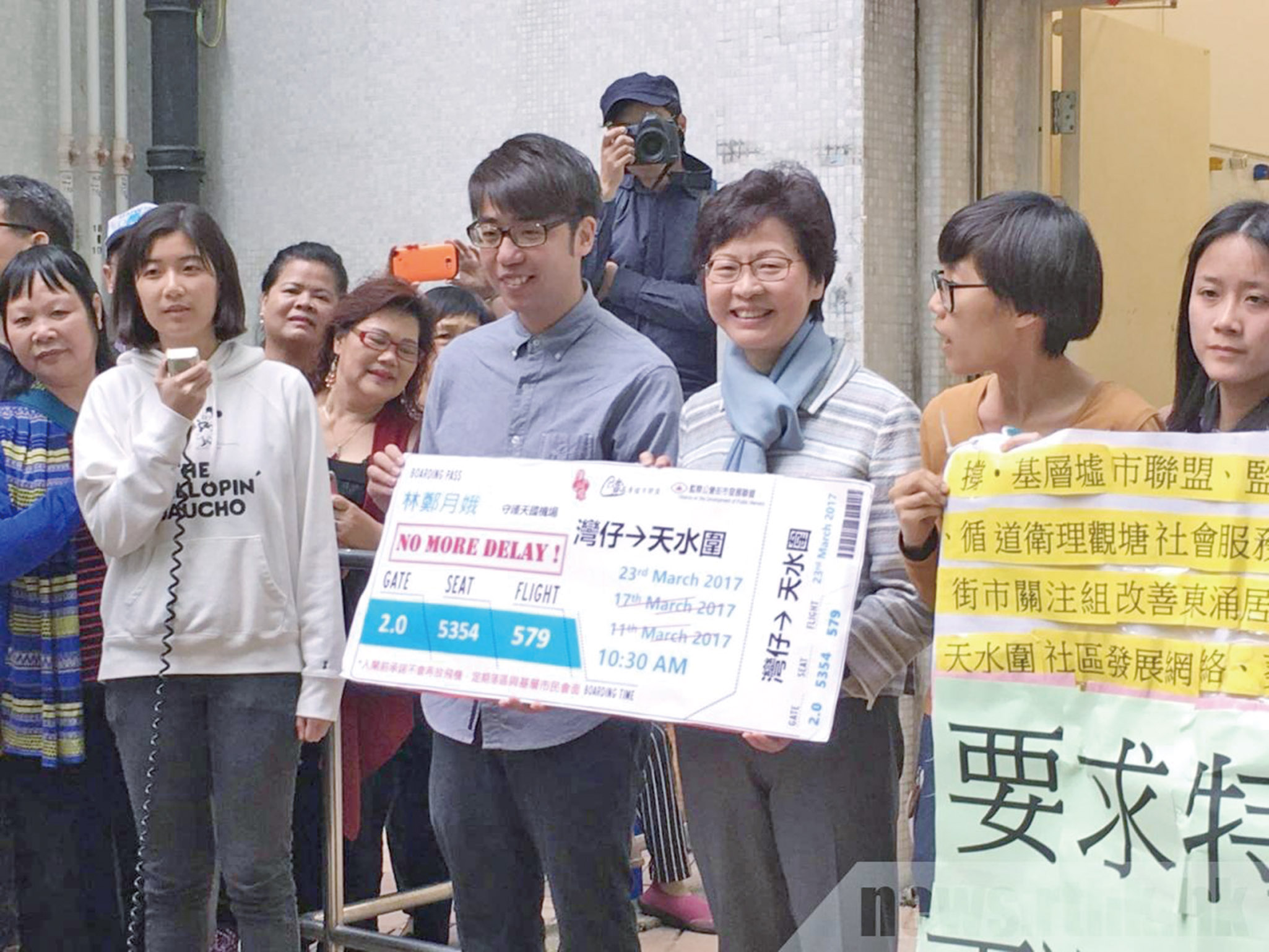 林鄭落區聽民意
