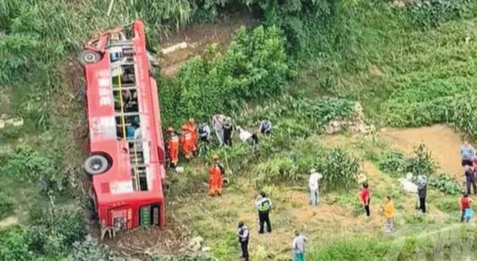 廣西梧州巴士墜橋底
