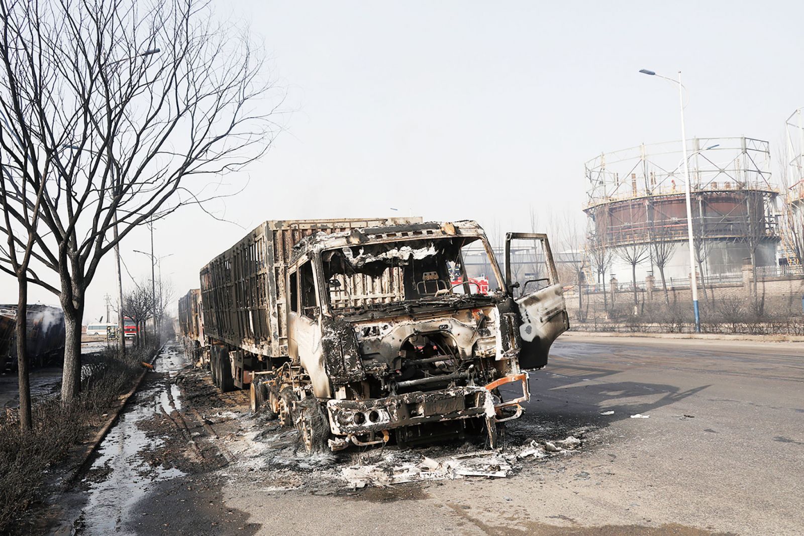 運輸乙炔貨車引連環爆燃