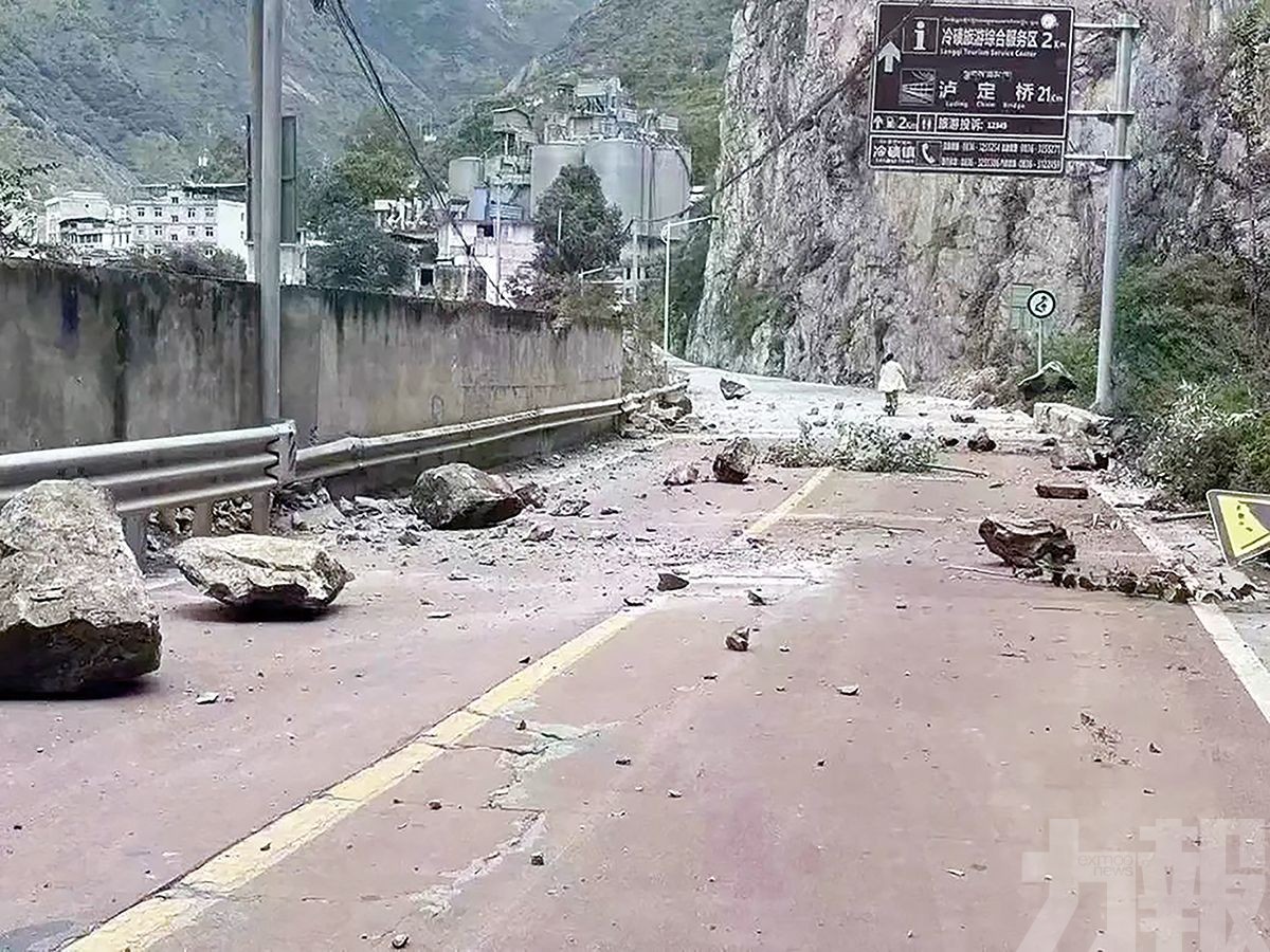 四川瀘定縣6.8級地震致30死
