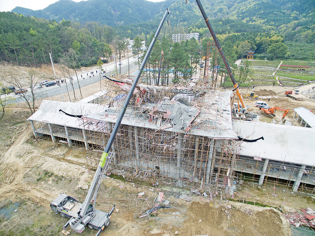 湖北工地腳手架倒塌