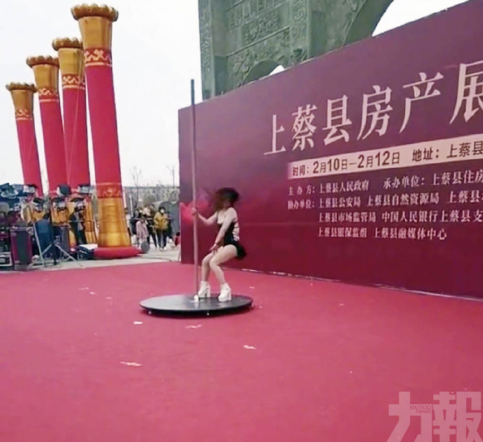 河南上蔡政府活動現女子跳鋼管舞