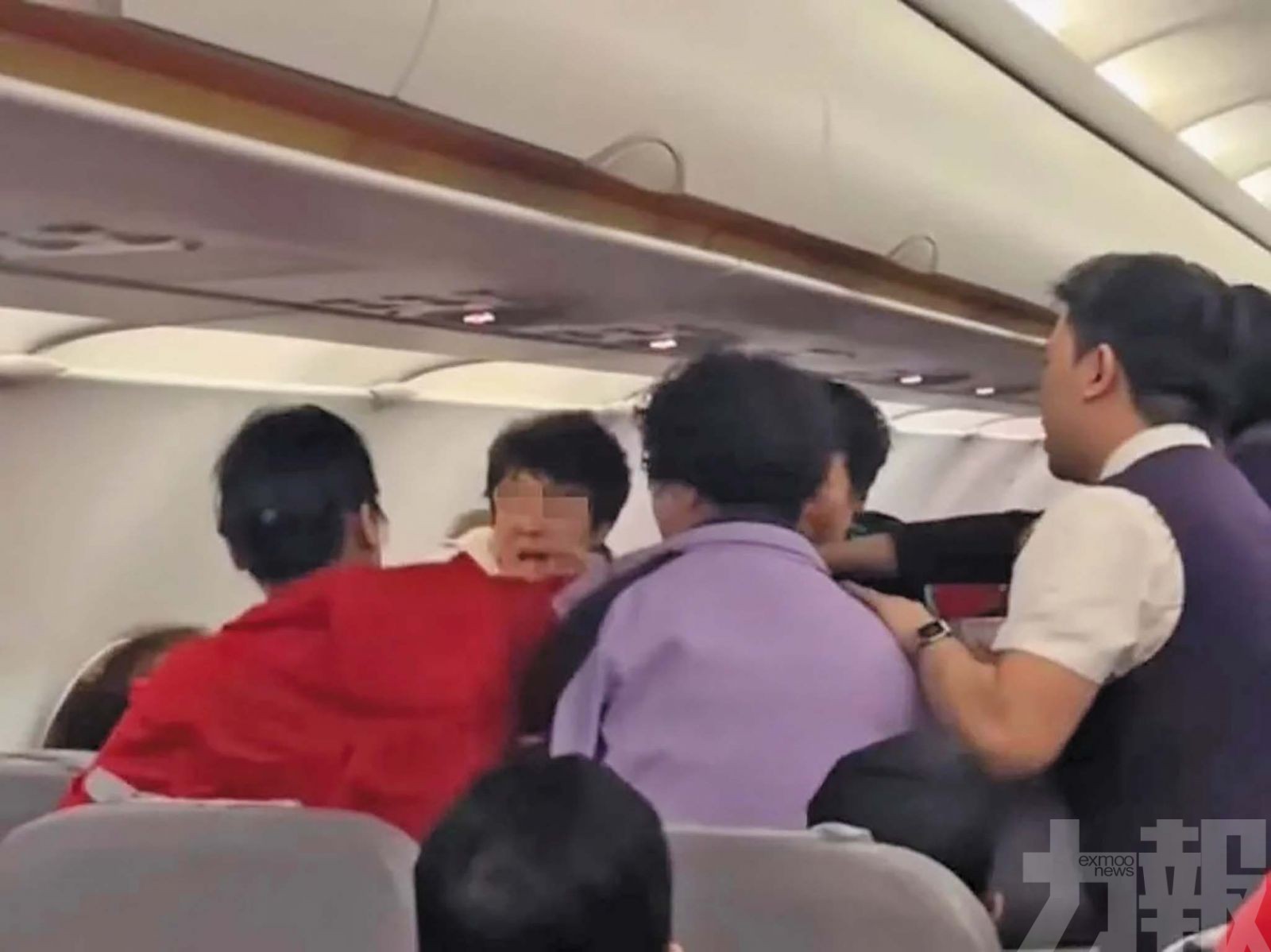 港航客機四大媽上演全武行