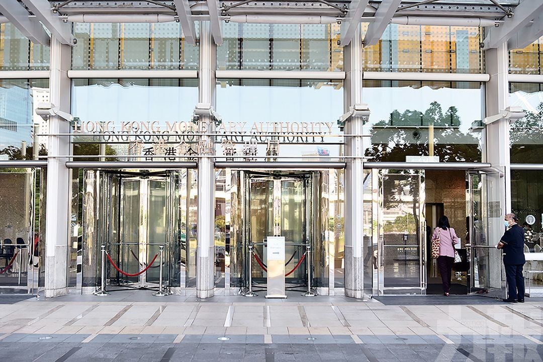 香港金管局35次出手承托港元