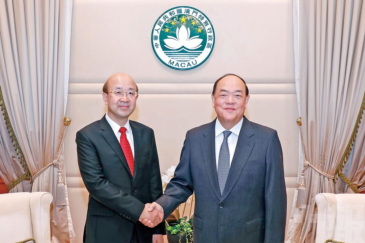 抵澳履新與行政長官賀一誠會面