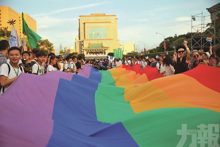 台下月同婚合法