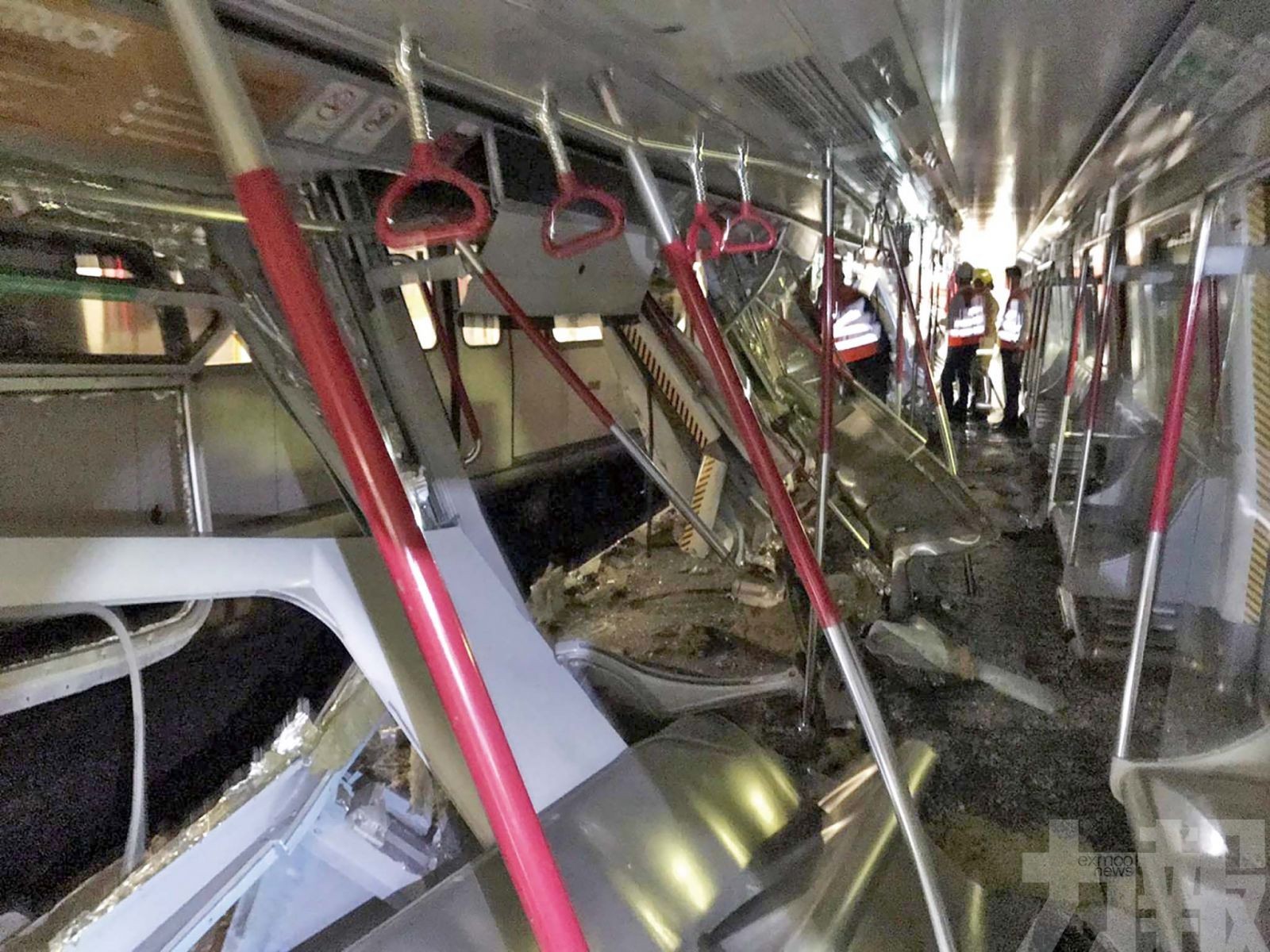 系統問題致港鐵列車相撞