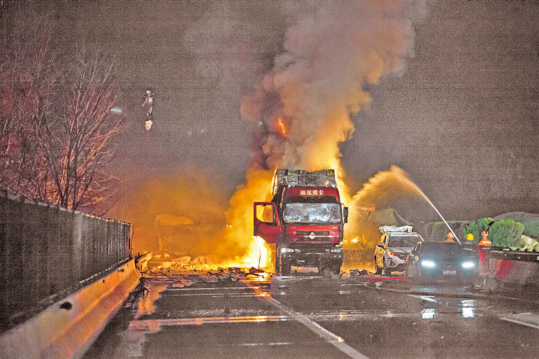 易燃品貨車爆炸釀五死