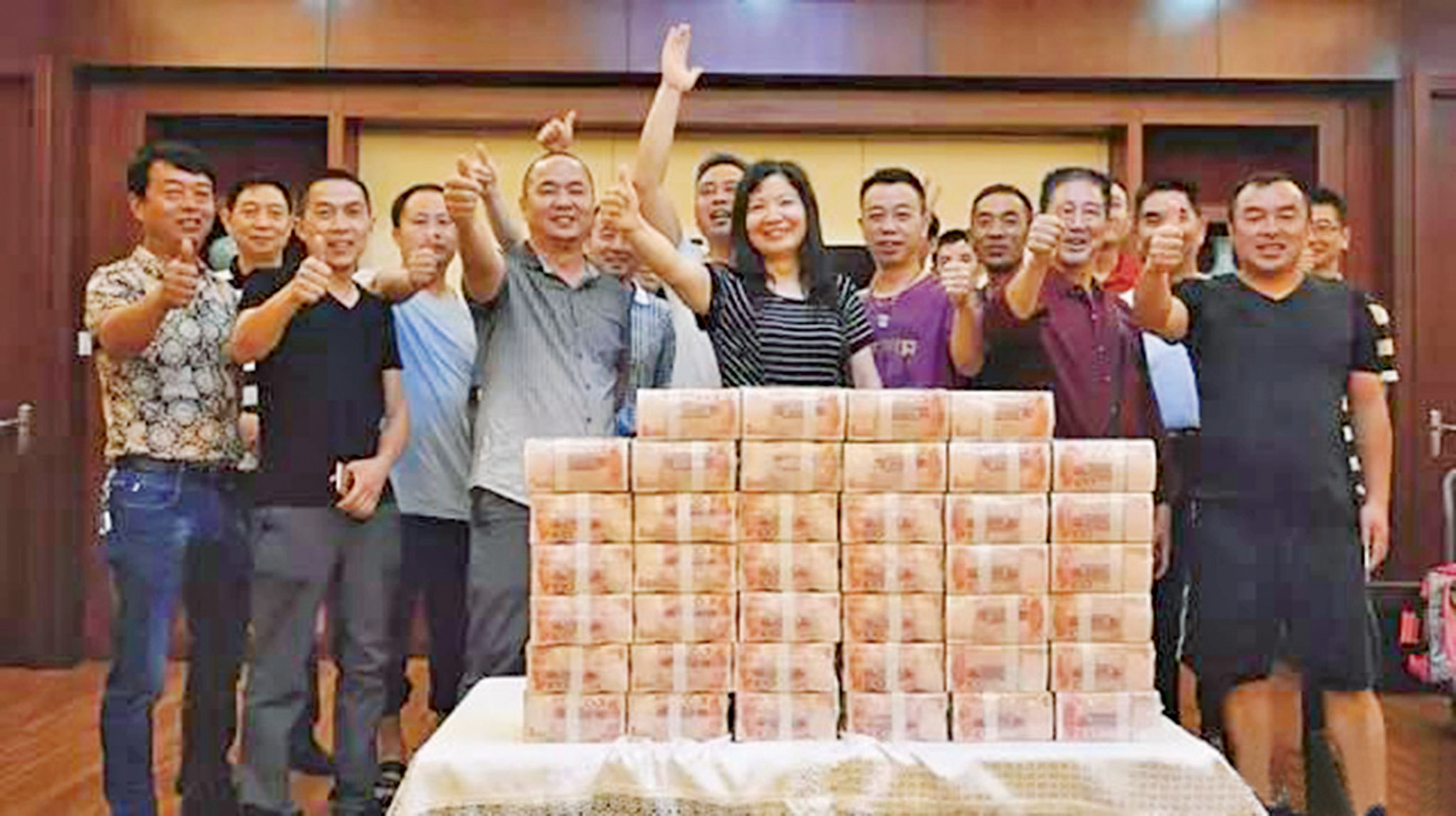 31人合買彩票中584萬