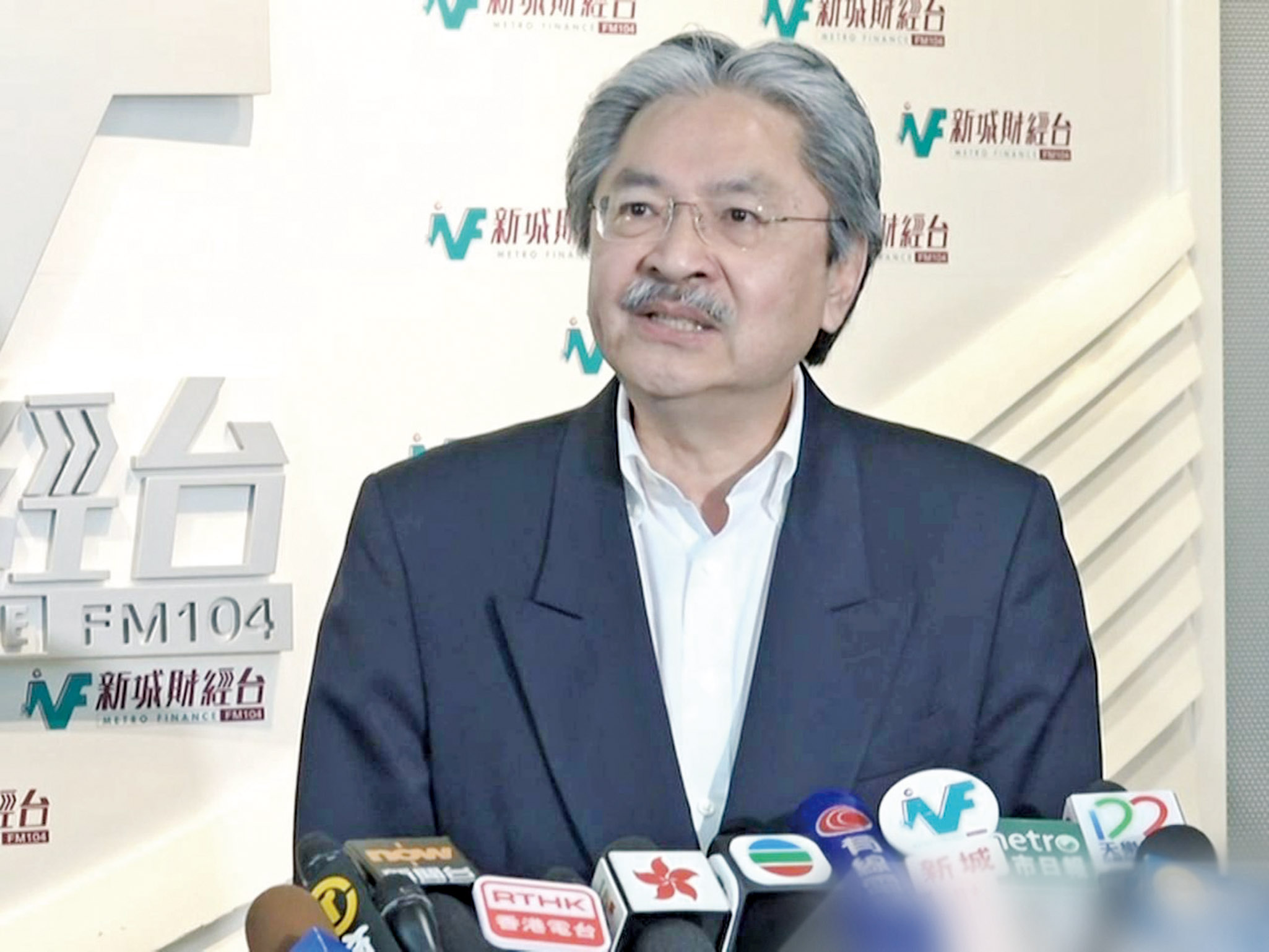 被指政治經驗少