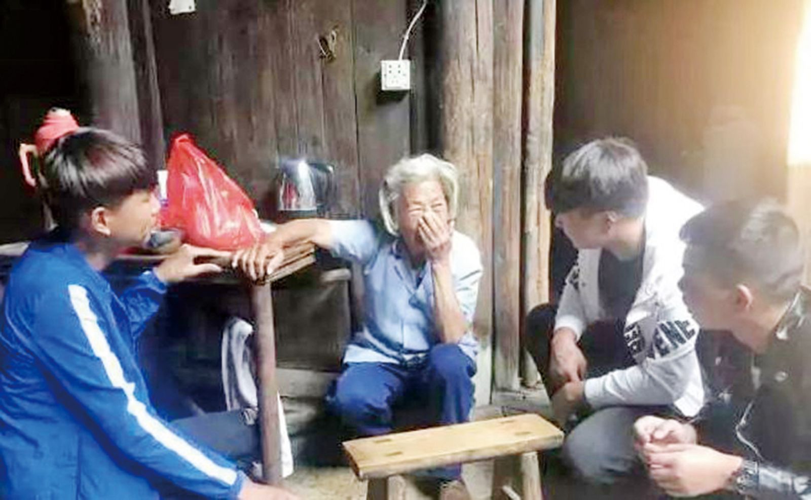 防被摔倒老人訛詐