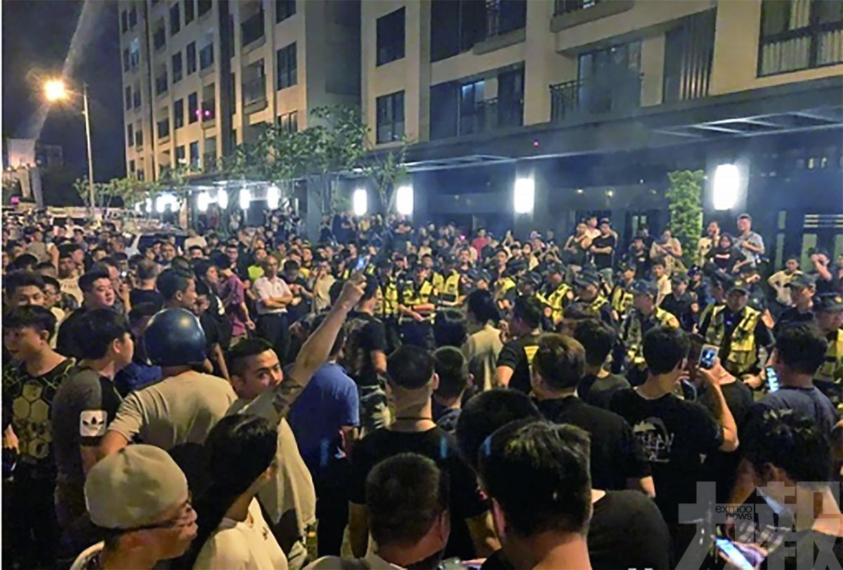 近500人討伐虐嬰保姆