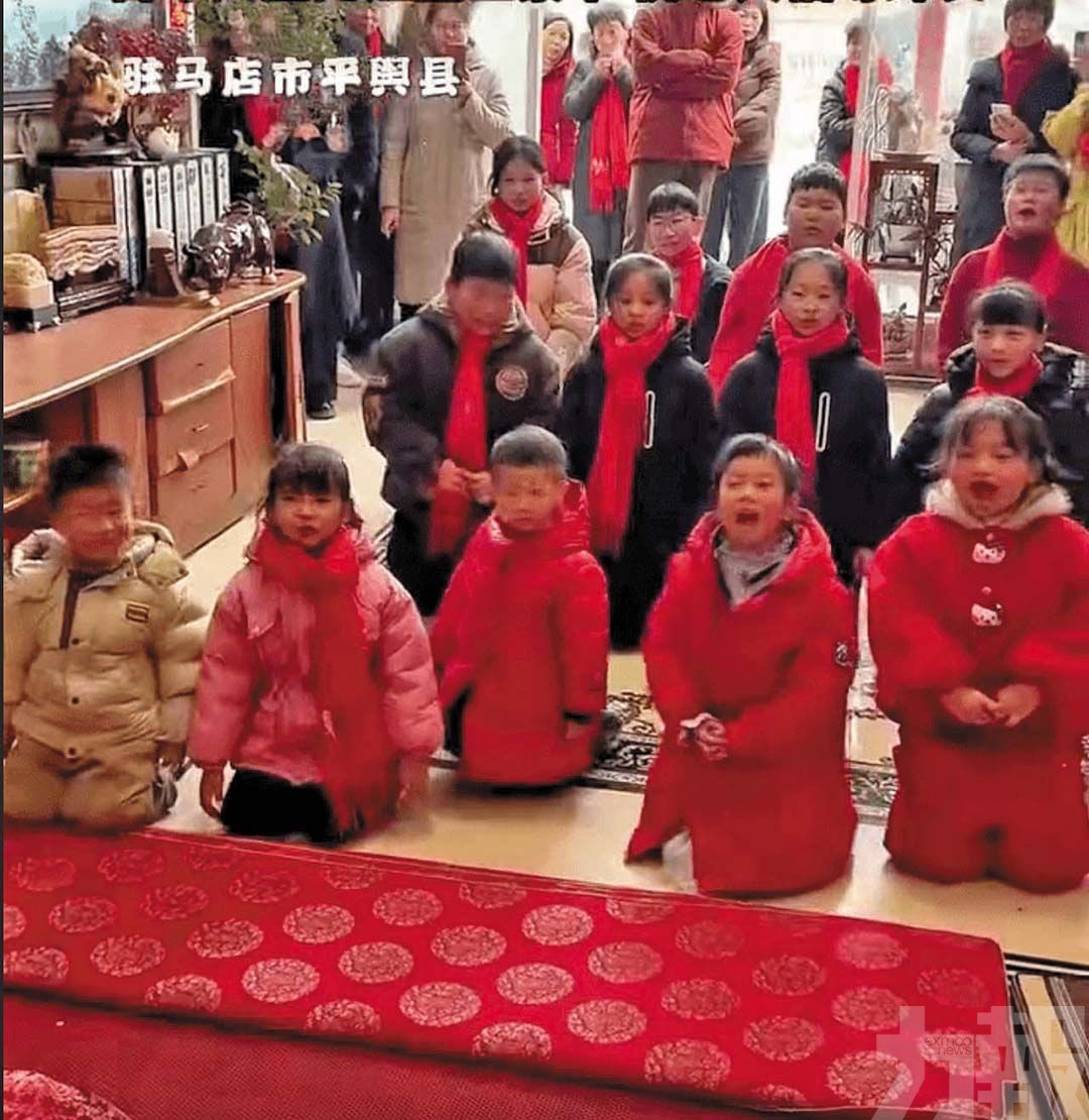五代同堂磕頭拜年