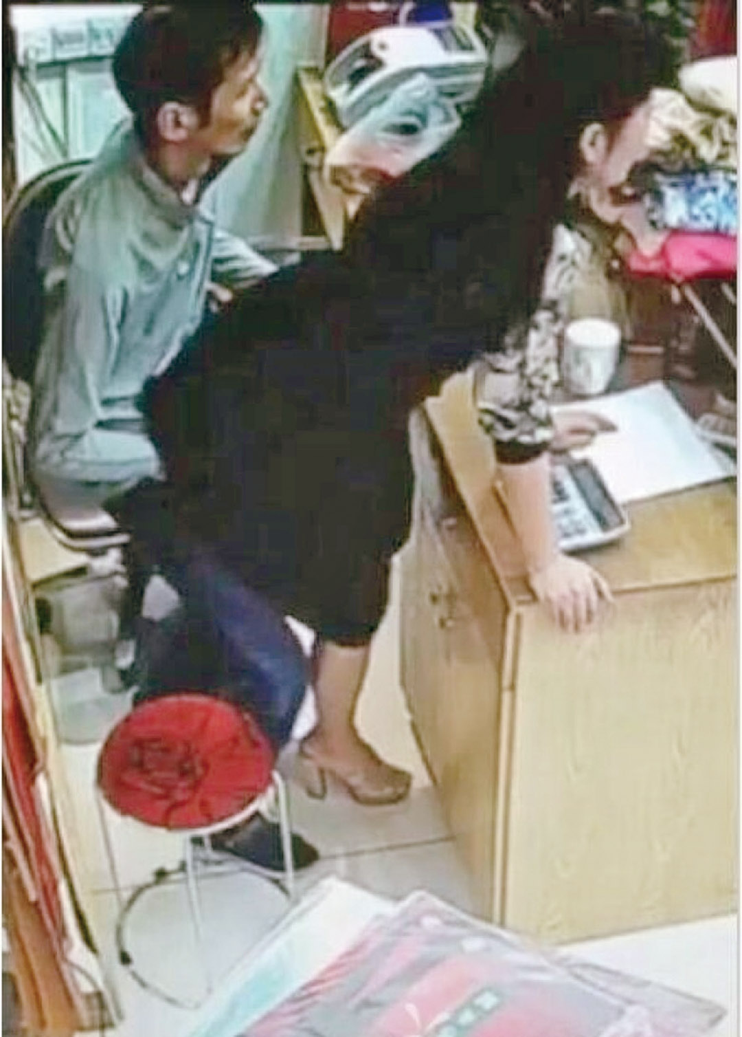 男女服裝店上演活春宮