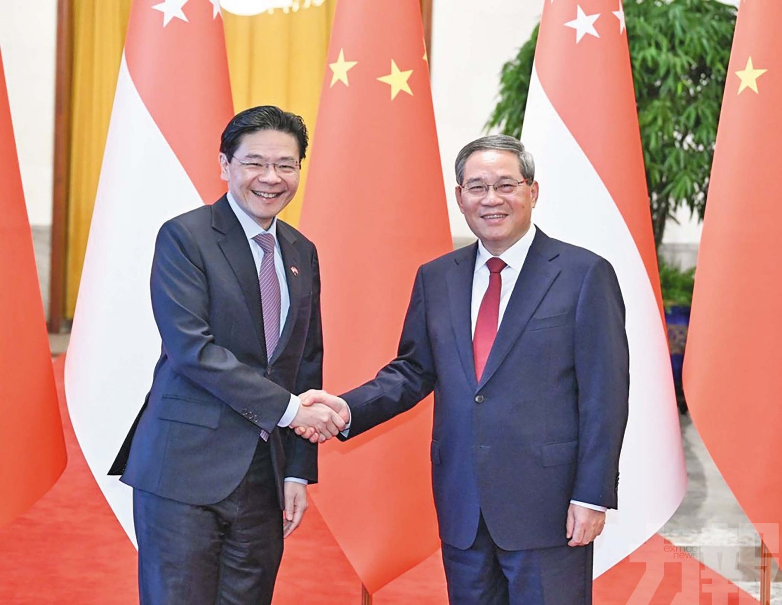 李強訪新加坡簽署八項合作協議