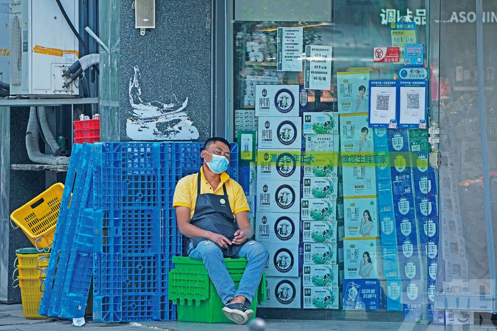 財新中國8月服務業PMI跌至55