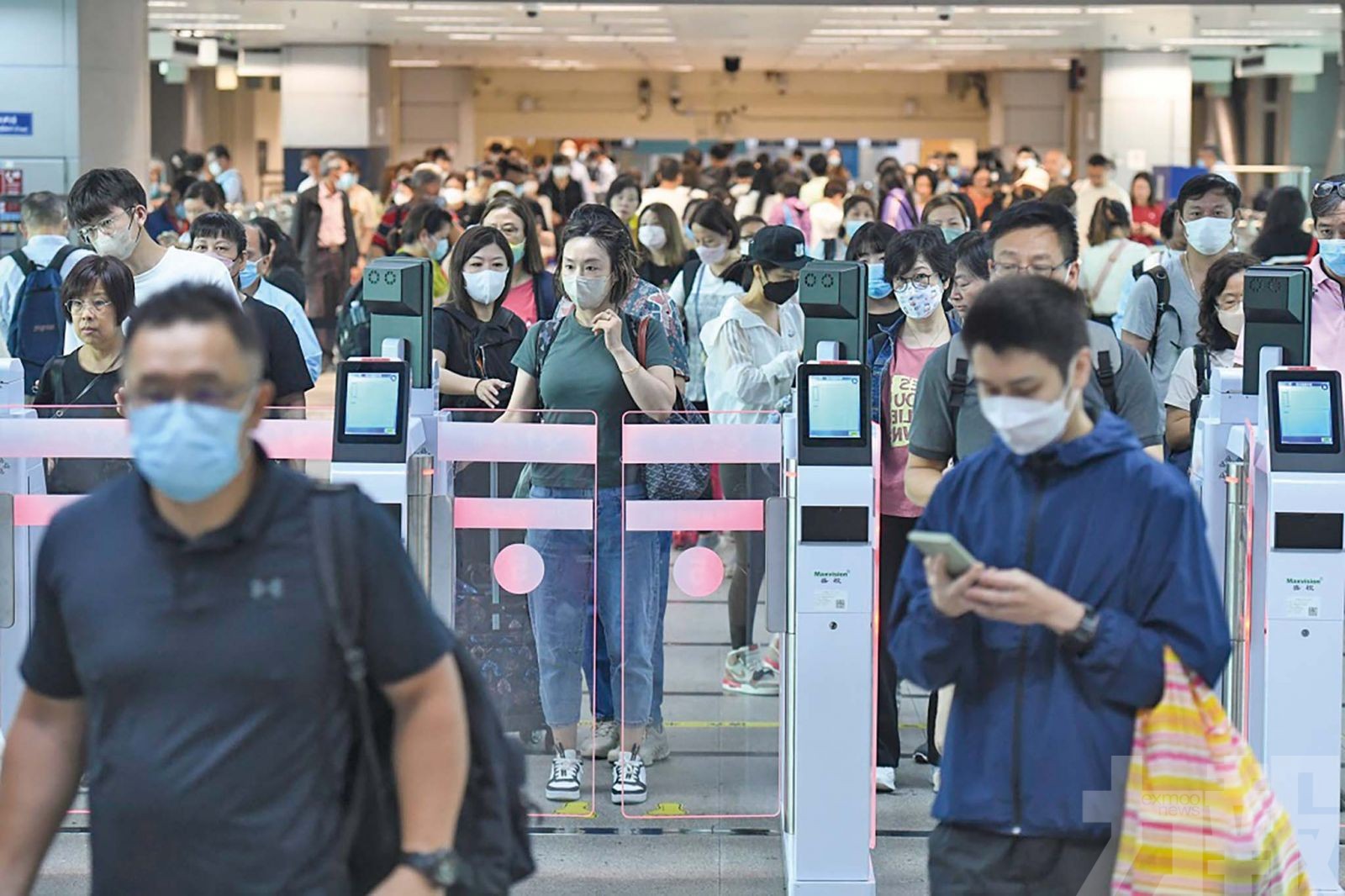 政黨倡徵收海陸空離境稅