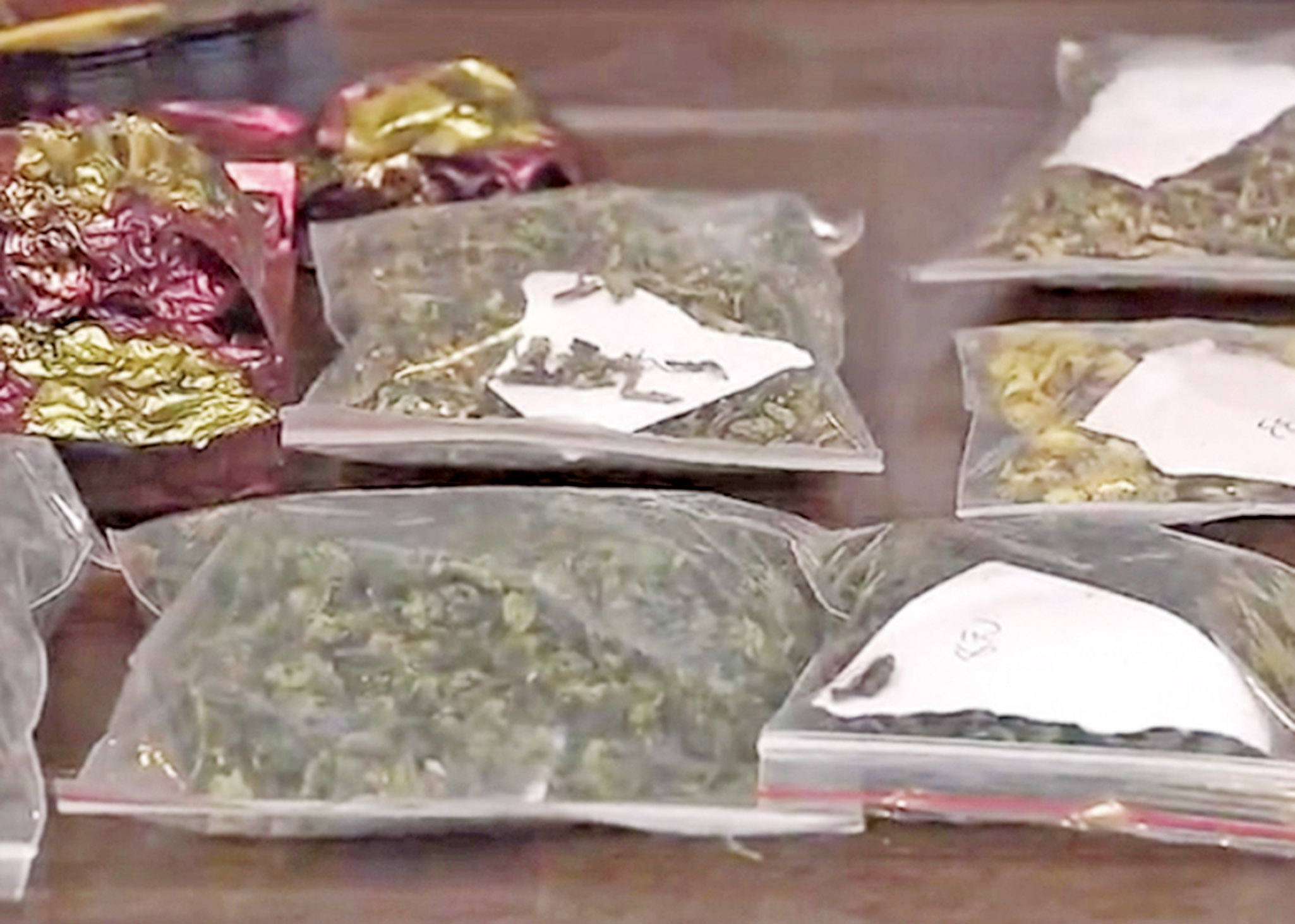 廣東茶樓現機油茶葉