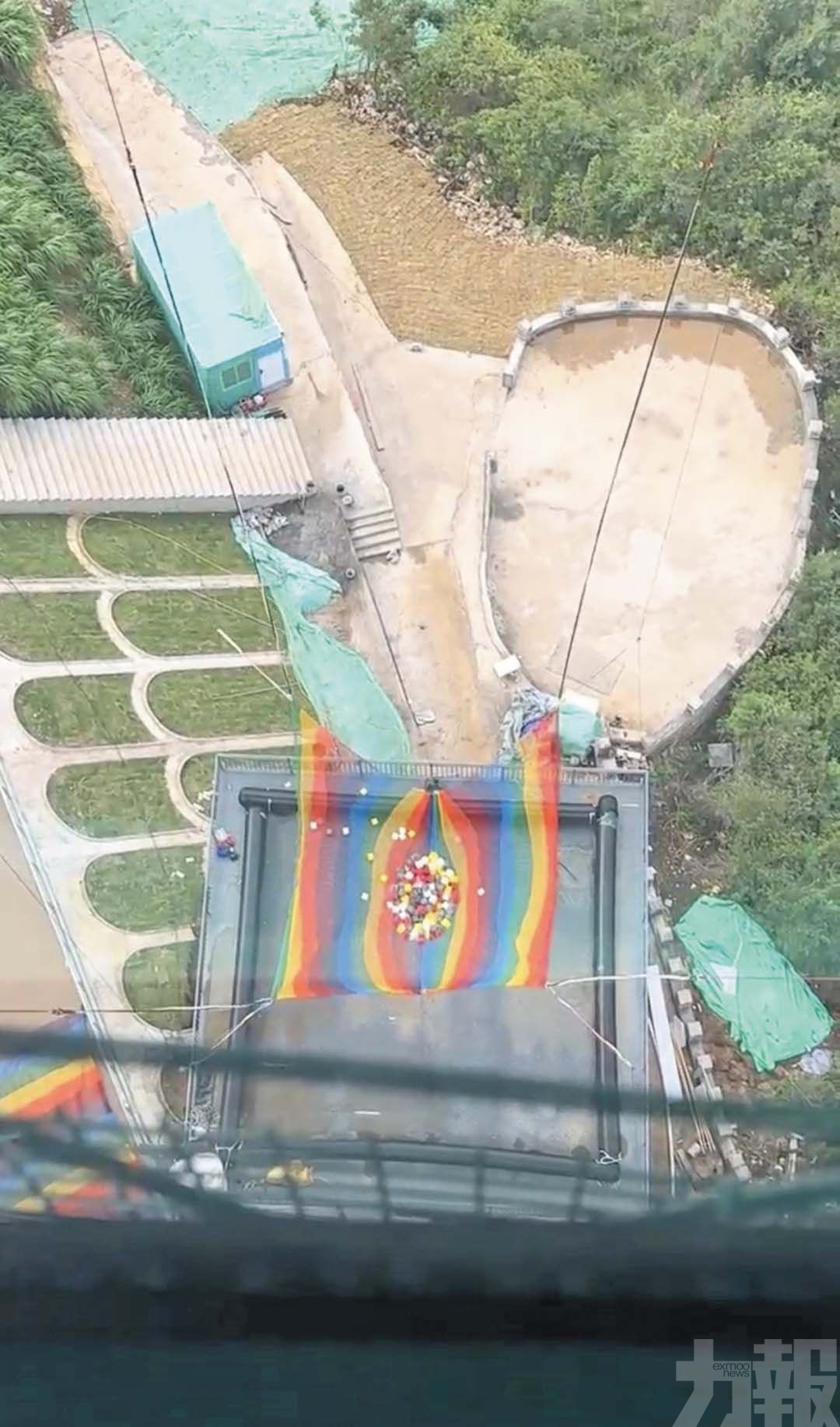 貴州花江峽谷大橋推「無繩笨豬跳」