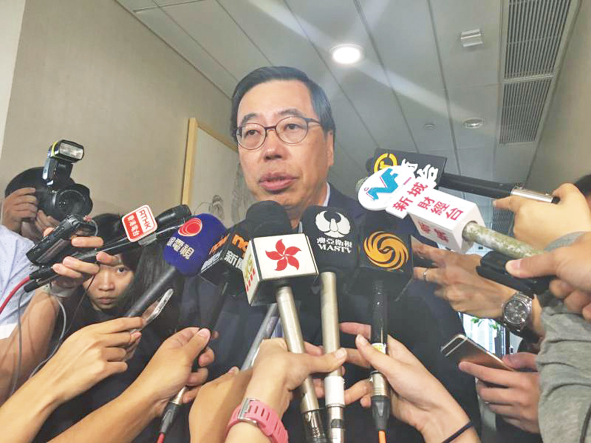 建制派力撐梁君彥