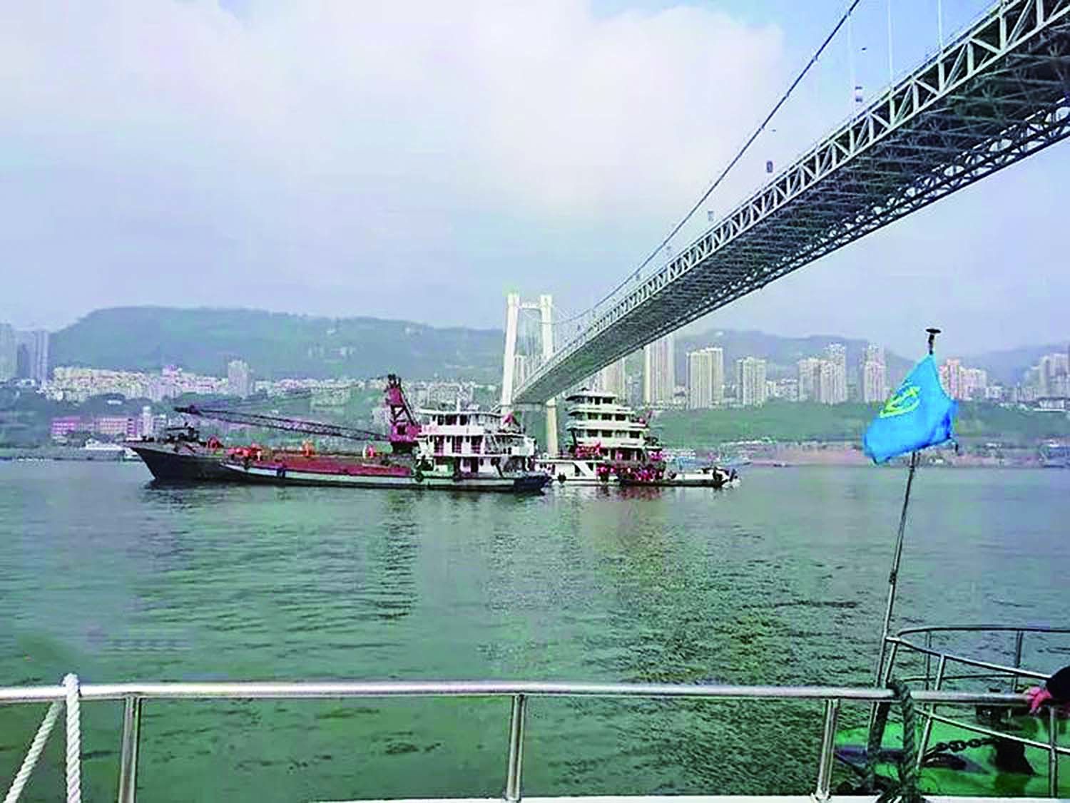 重慶沉江巴士15人失蹤
