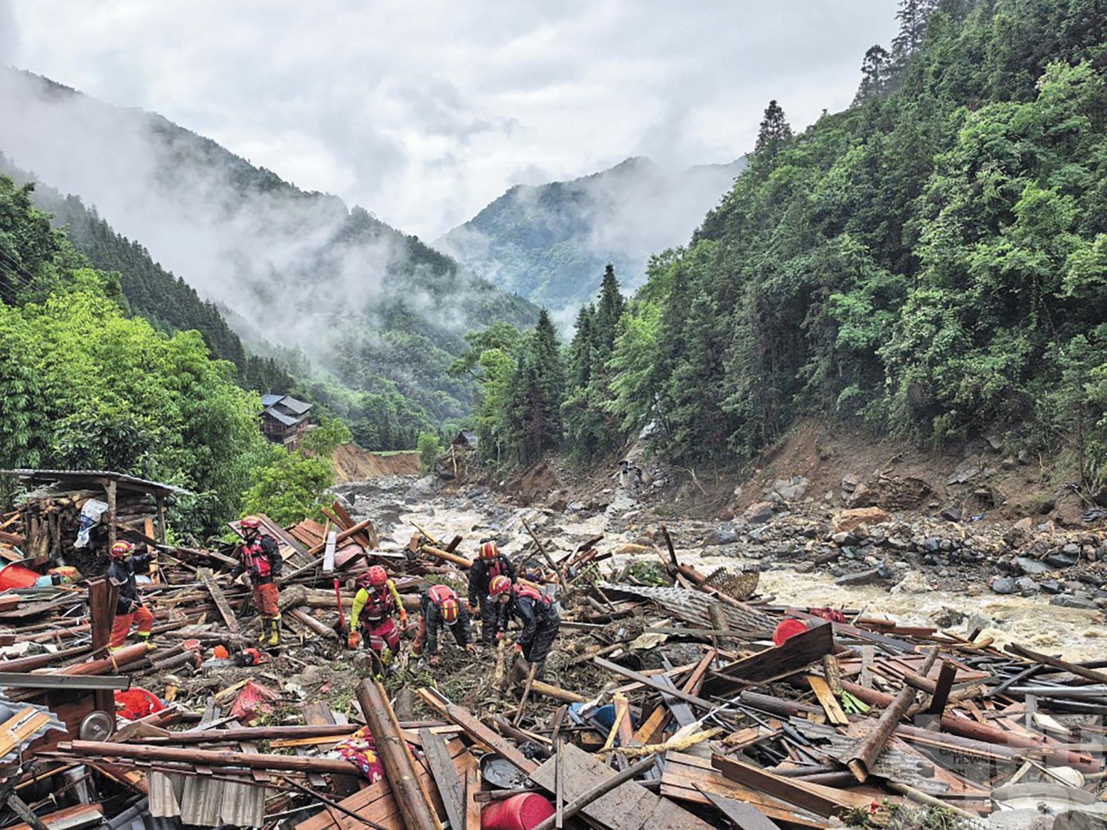 南方多地遭極端天氣襲擊