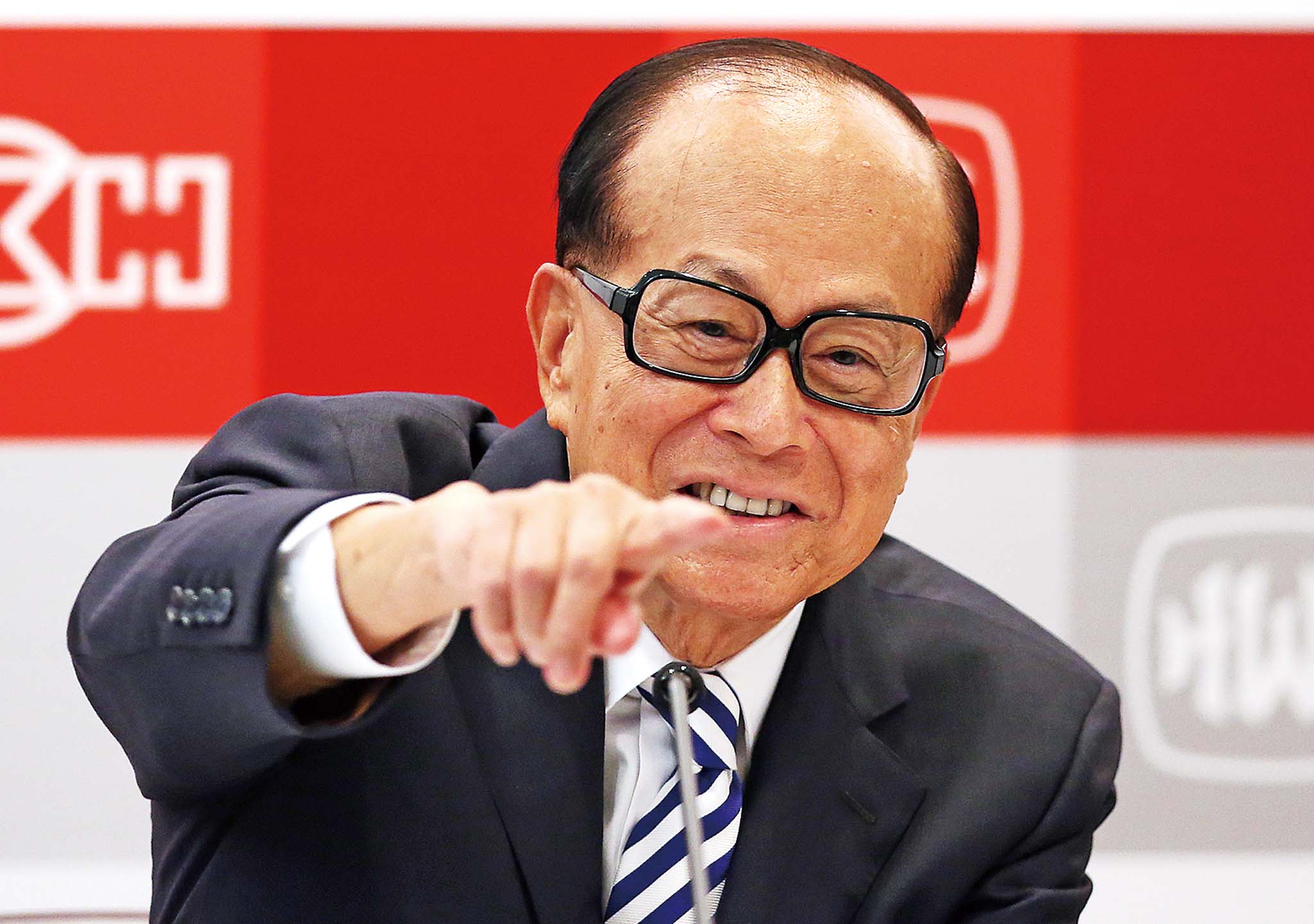 傳李嘉誠明年退休