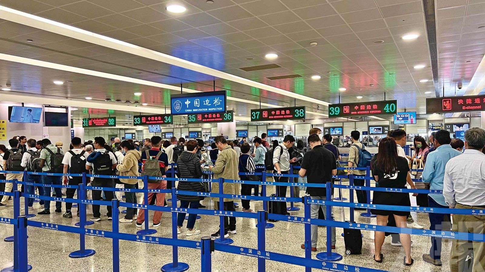 內地去年出入境人員逾4.2億人次