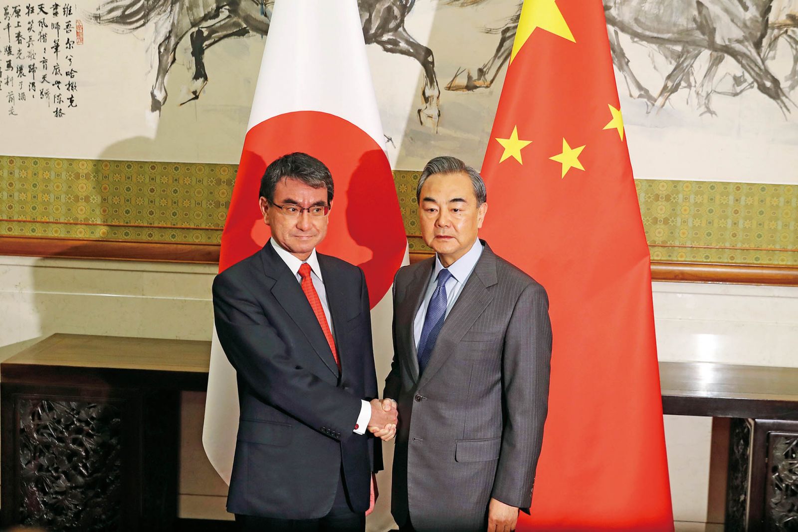 王毅與日外相會談